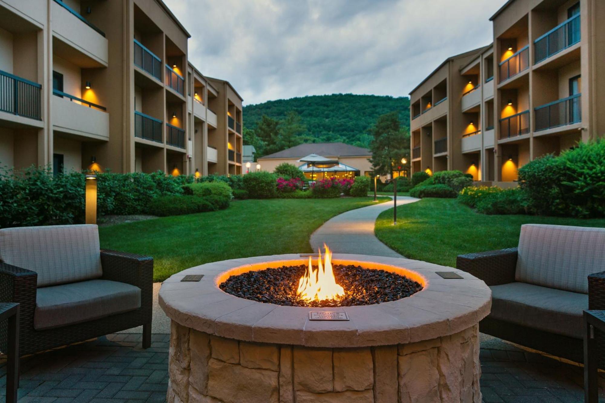 Courtyard By Marriott Mahwah Ξενοδοχείο Εξωτερικό φωτογραφία